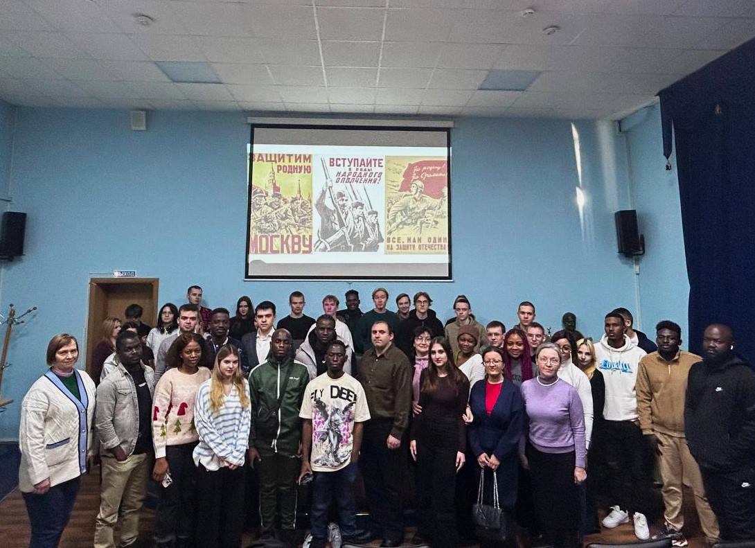 Участие в тематическом мероприятии «Мы не дрогнем в бою за столицу свою» Фото 1