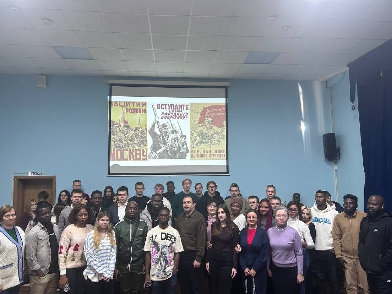 Иностранные студенты приняли участие в памятном мероприятии «Мы не дрогнем в бою за столицу свою»