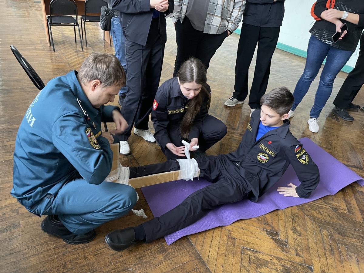 Юные спасатели Саратовской области отметили 35-летие МЧС России соревнованиями по пожарному спорту Фото 14