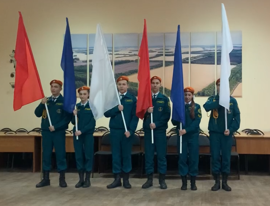 Юные спасатели Саратовской области отметили 35-летие МЧС России соревнованиями по пожарному спорту Фото 4