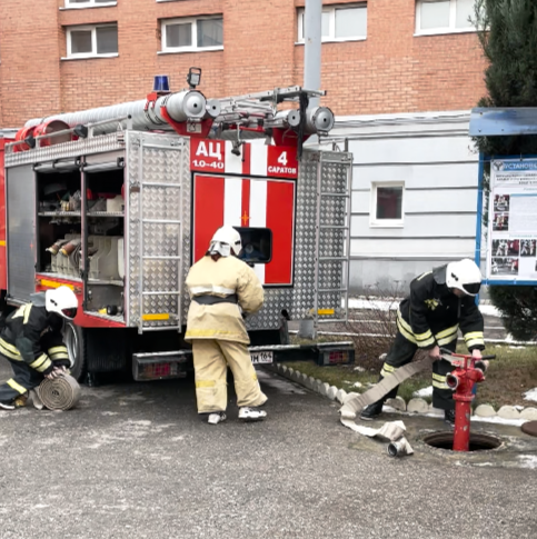 Юные спасатели Саратовской области отметили 35-летие МЧС России соревнованиями по пожарному спорту Фото 10