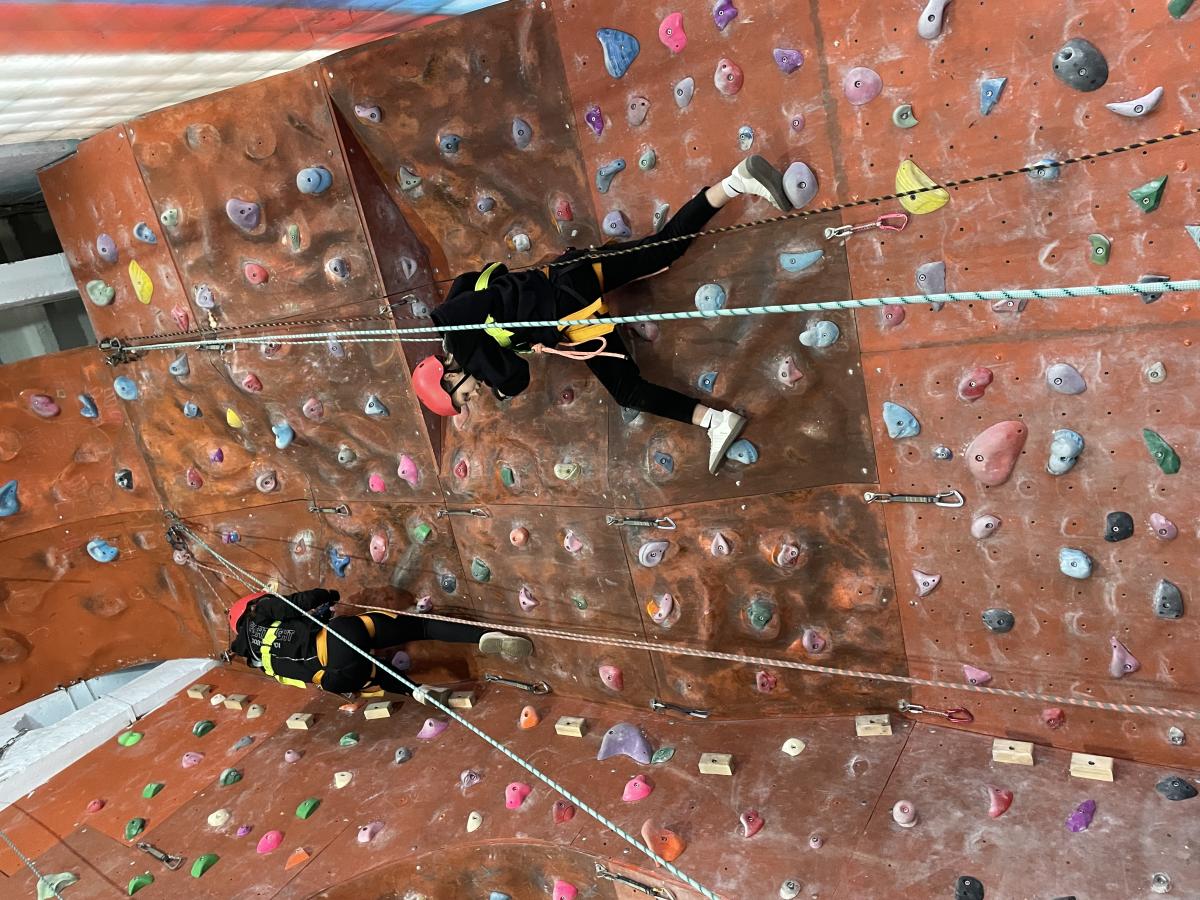 Юные спасатели Саратовской области отметили 35-летие МЧС России соревнованиями по пожарному спорту Фото 18