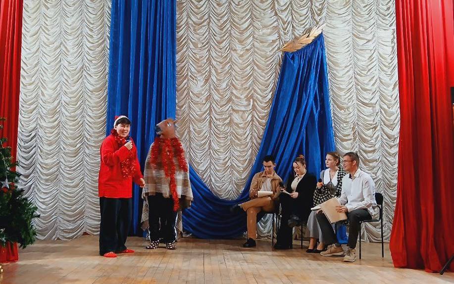 Новогодний концерт «Конкурс Дедов Морозов и Снегурочек» Фото 1