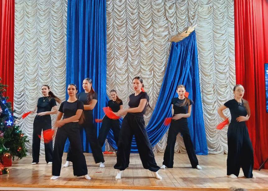 Новогодний концерт «Конкурс Дедов Морозов и Снегурочек» Фото 11