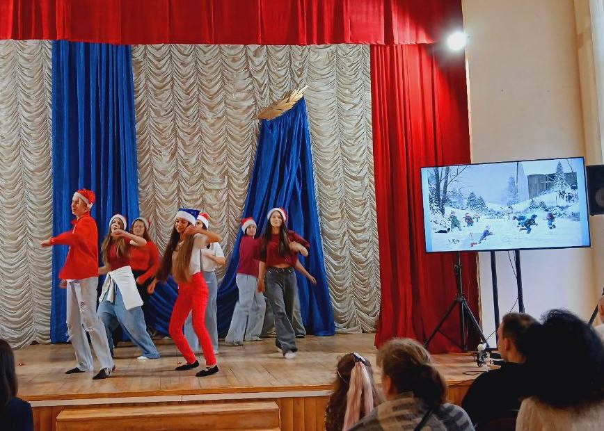 Новогодний концерт «Конкурс Дедов Морозов и Снегурочек» Фото 16