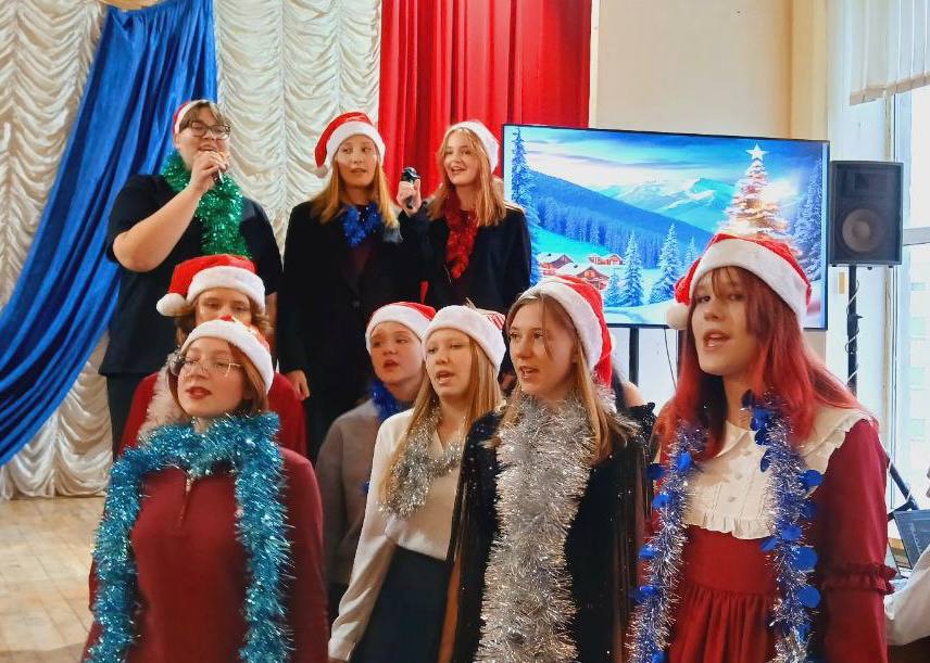 Новогодний концерт «Конкурс Дедов Морозов и Снегурочек» Фото 17