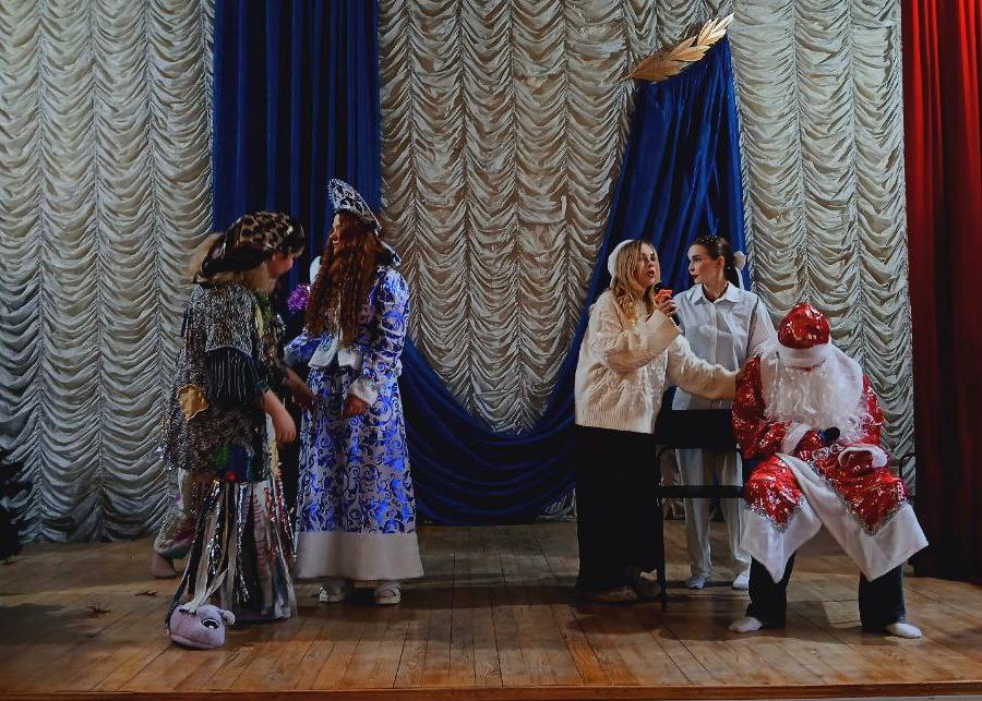 Новогодний концерт «Конкурс Дедов Морозов и Снегурочек» Фото 18