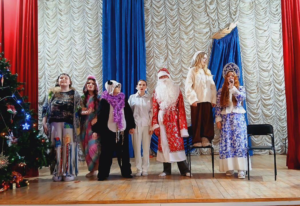Новогодний концерт «Конкурс Дедов Морозов и Снегурочек» Фото 8