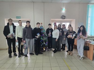 Студенты Пугачёвского филиала получили сладкие подарки