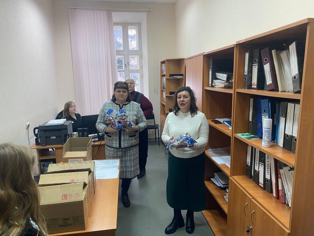 Студенты Пугачёвского филиала получили сладкие подарки Фото 2