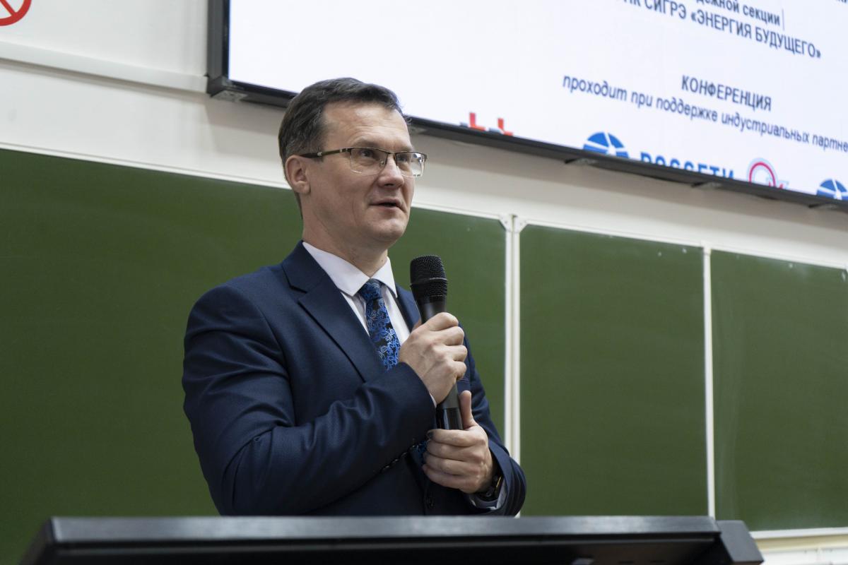 Студентов 1 курса института инженерии и робототехники посвятили в энергетики Фото 3