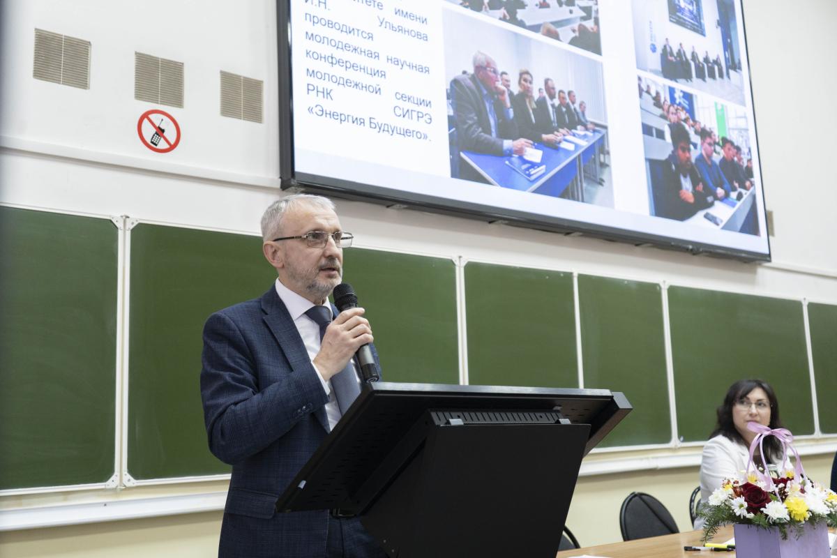 Студентов 1 курса института инженерии и робототехники посвятили в энергетики Фото 9