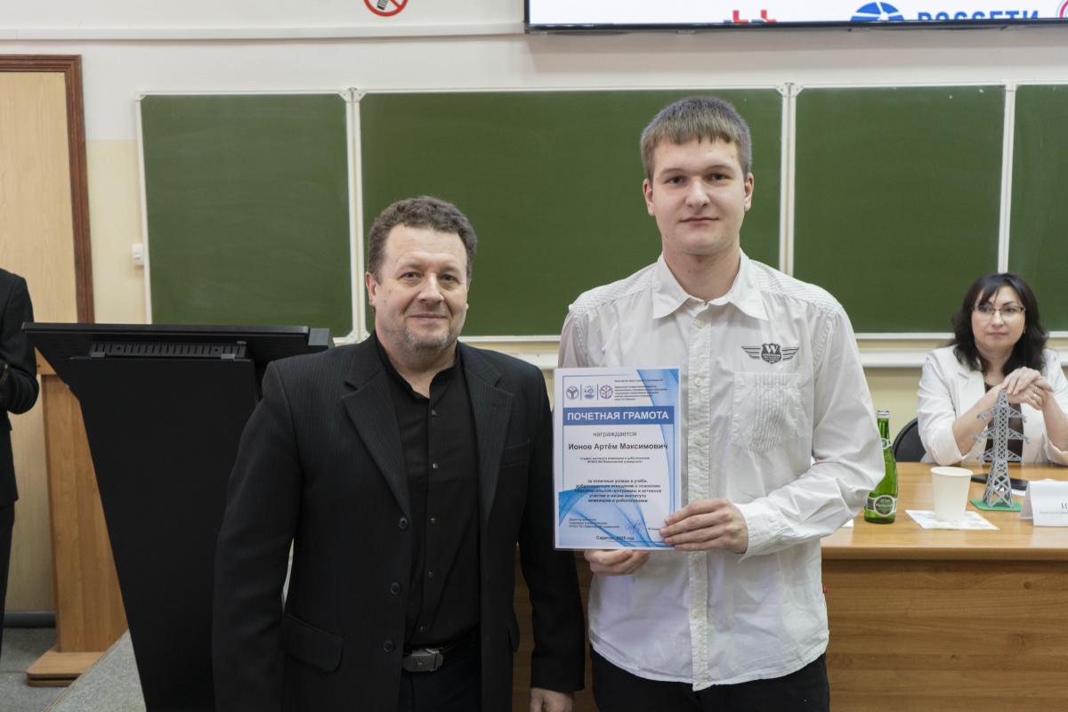 Студентов 1 курса института инженерии и робототехники посвятили в энергетики Фото 13