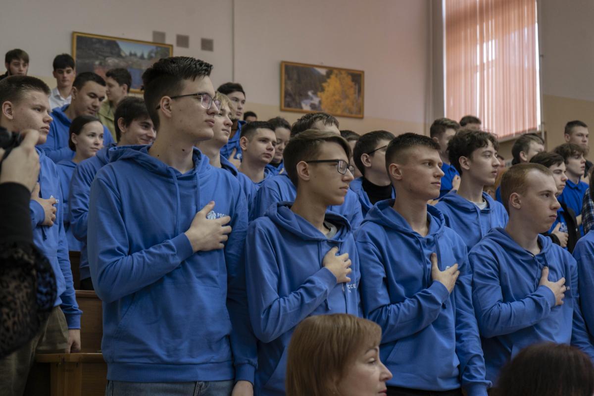 Студентов 1 курса института инженерии и робототехники посвятили в энергетики Фото 14