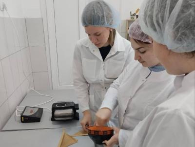 Демонстрация учебного процесса обучающихся специальности 19.02.07 Технология молока и молочных продуктов