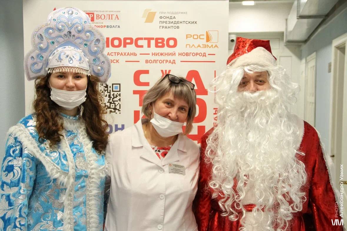 Поздравление посетителей Саратовского центра крови с Наступающим Новым годом Фото 1