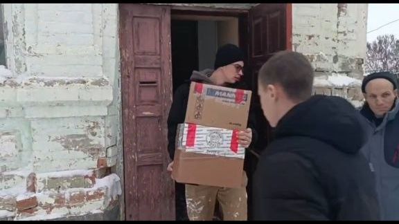 Погрузка гуманитарной помощи Фото 3 Погрузка гуманитарной помощи Фото 3