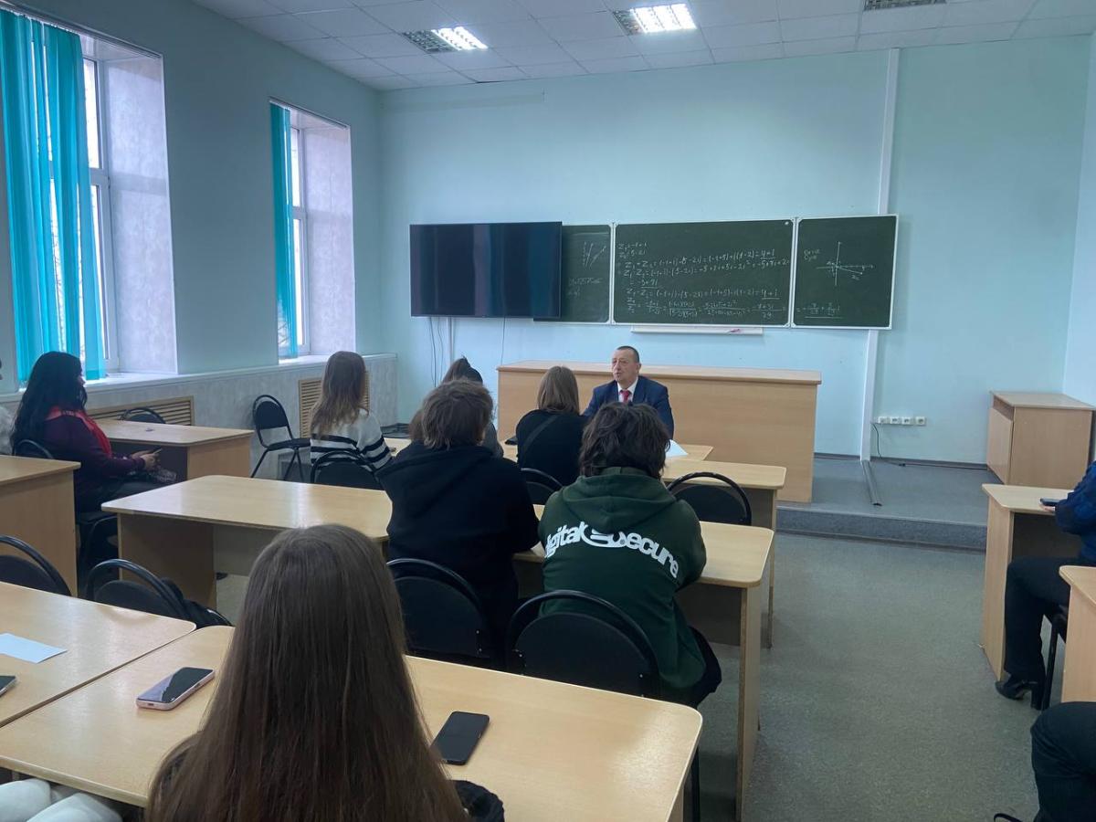 Студенты встретились с представителем службы безопасности: повышение уровня осведомлённости и профилактика рисков Фото 1