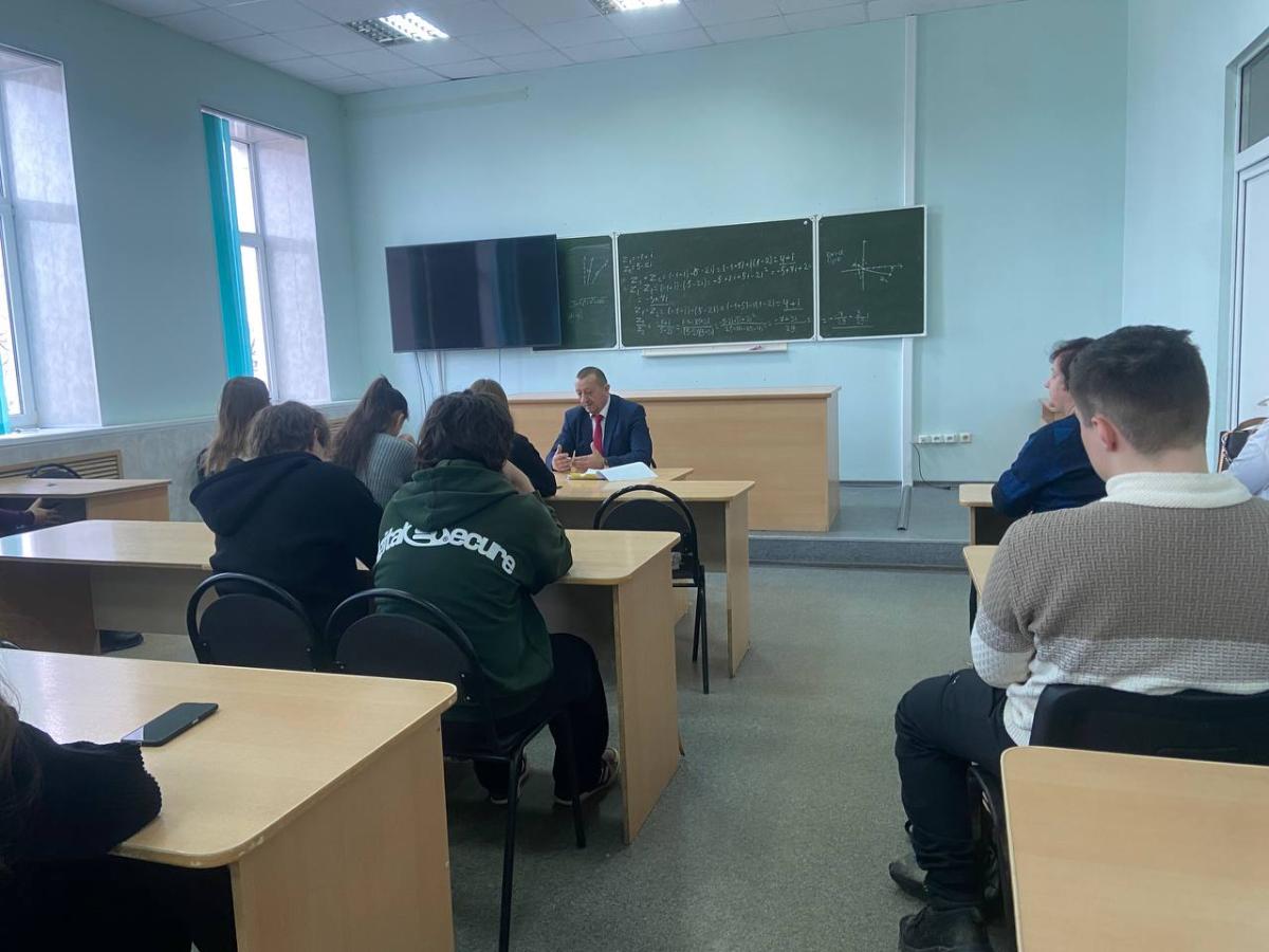 Студенты встретились с представителем службы безопасности: повышение уровня осведомлённости и профилактика рисков Фото 3