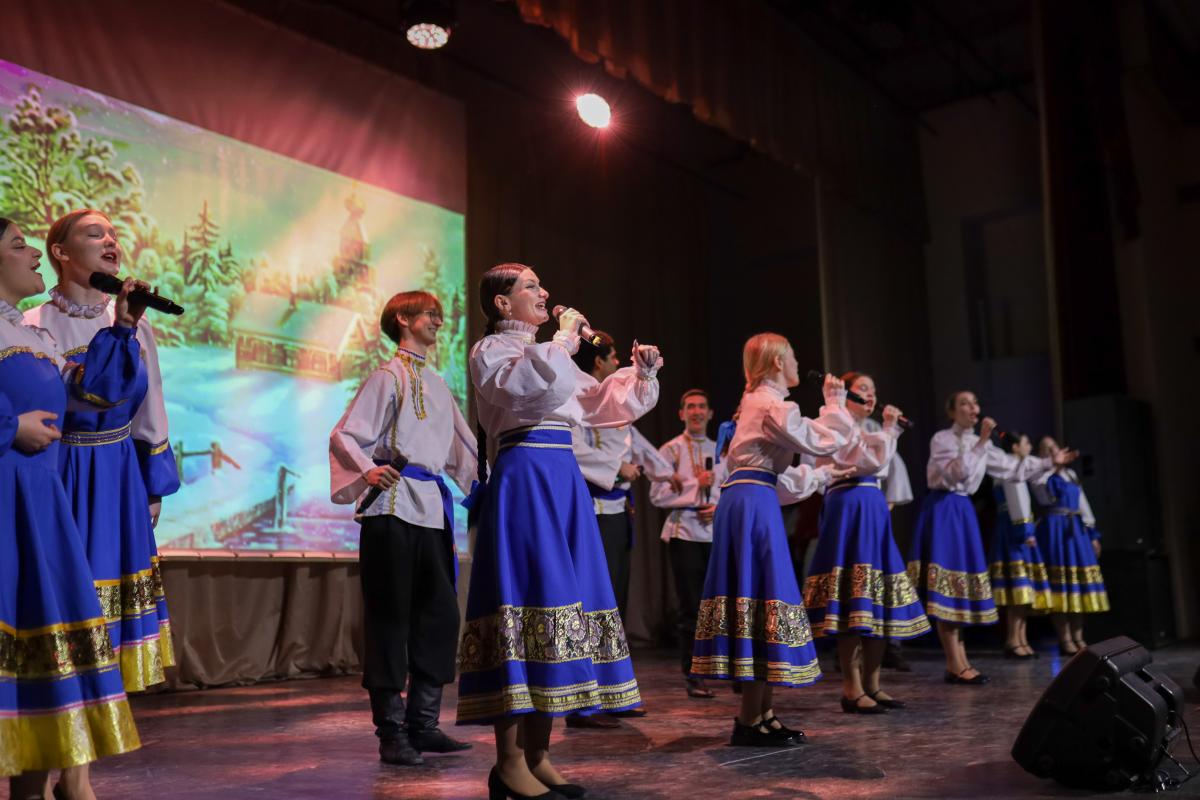Состоялся новогодний концерт для сотрудников и студентов Фото 12