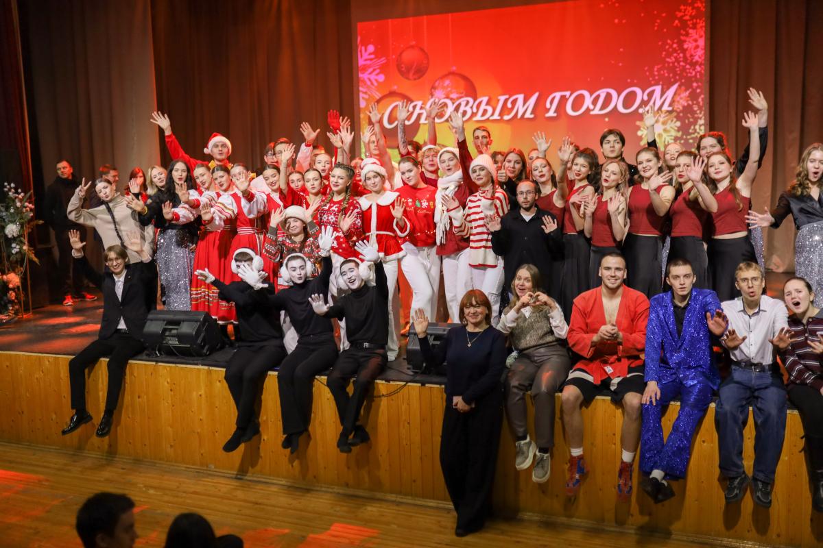 Состоялся новогодний концерт для сотрудников и студентов Фото 15