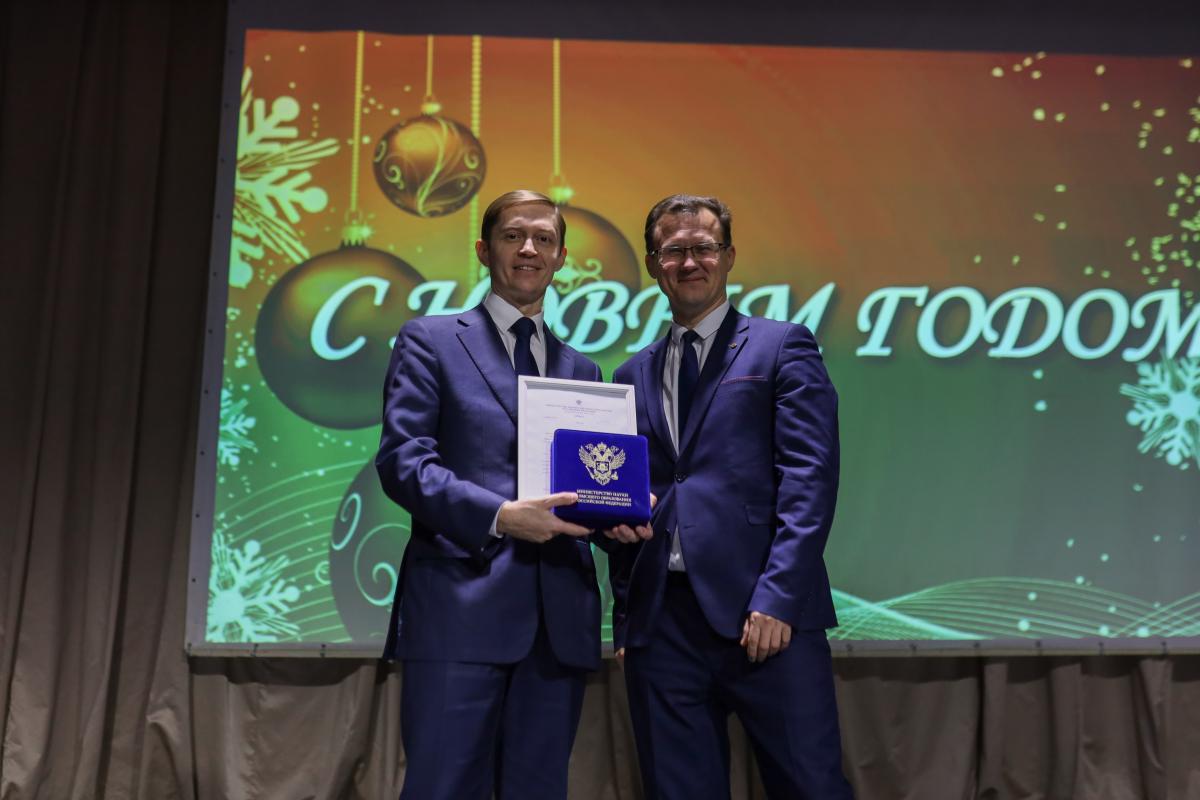 Состоялся новогодний концерт для сотрудников и студентов Фото 2