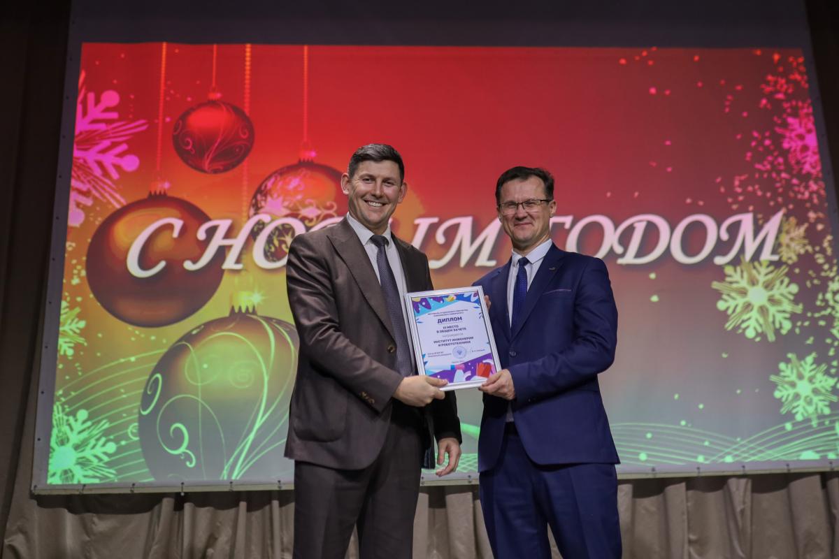 Состоялся новогодний концерт для сотрудников и студентов Фото 4