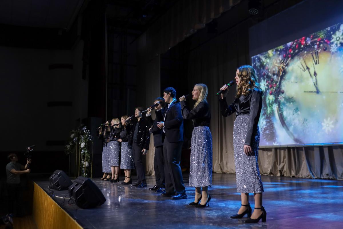 Состоялся новогодний концерт для сотрудников и студентов Фото 7