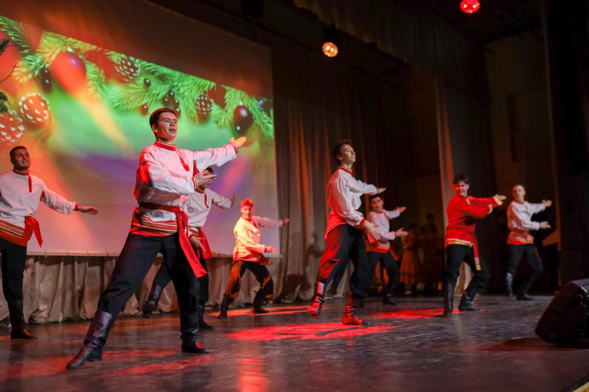 Состоялся новогодний концерт для сотрудников и студентов Фото 10