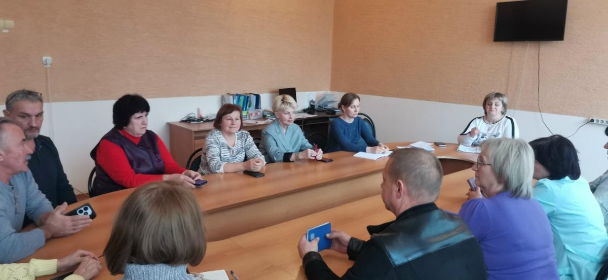 Преподавателям и сотрудникам Краснокутского филиала напомнили о правилах пожарной безопасности при проведении Новогодних праздников.