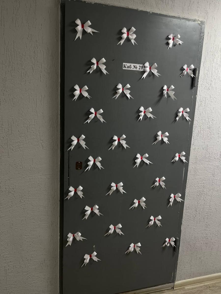 Событийный дизайн. «Предметно-эстетическая среда: оформление учебных кабинетов к Новому году» Фото 3