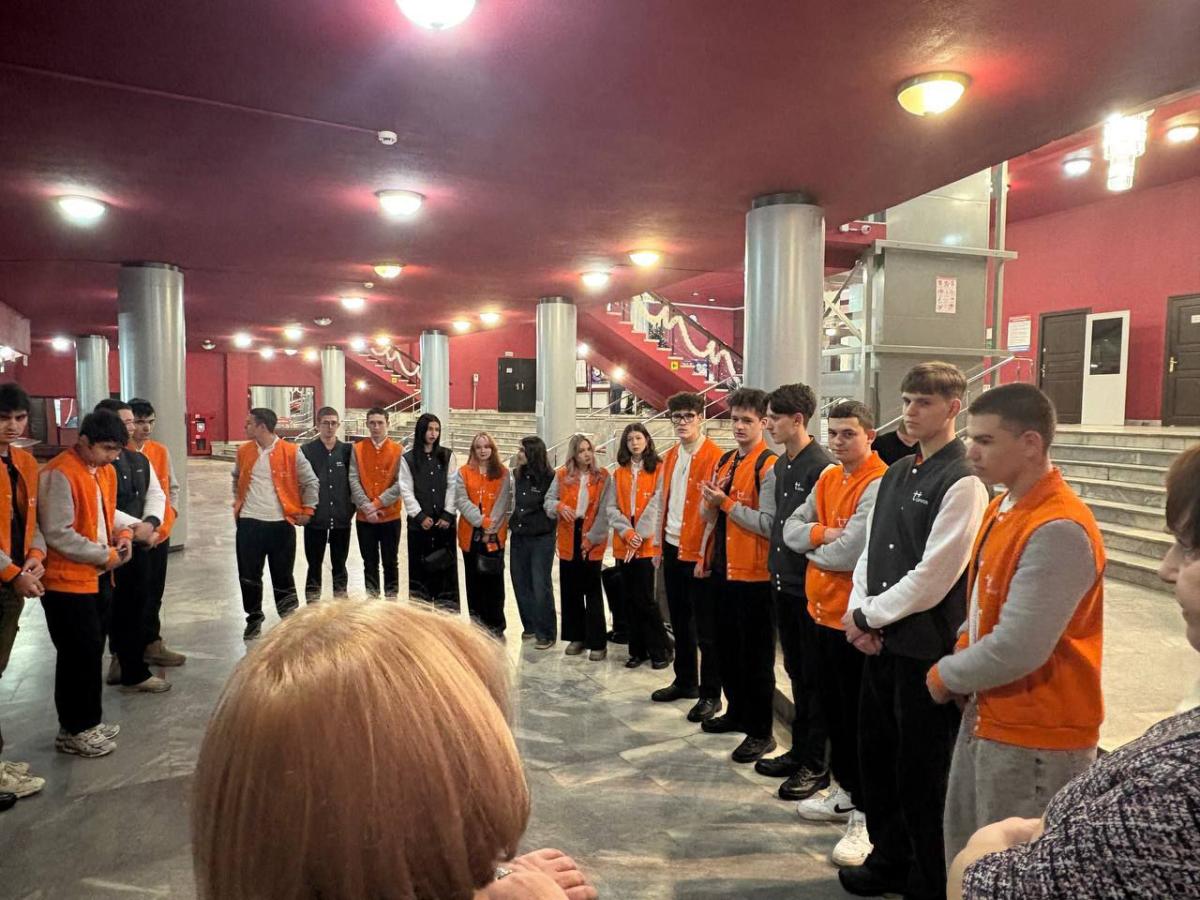 Студенты-энергетики и сотрудники «Т Плюс» отметили профессиональный праздник в Театре драмы им. И.А. Слонова Фото 2 Студенты-энергетики и сотрудники «Т Плюс» отметили профессиональный праздник в Театре драмы им. И.А. Слонова Фото 2