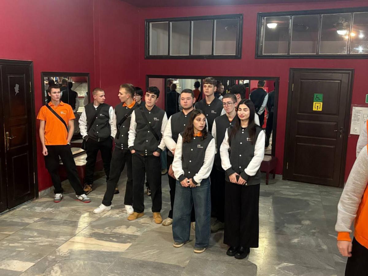 Студенты-энергетики и сотрудники «Т Плюс» отметили профессиональный праздник в Театре драмы им. И.А. Слонова Фото 3 Студенты-энергетики и сотрудники «Т Плюс» отметили профессиональный праздник в Театре драмы им. И.А. Слонова Фото 3