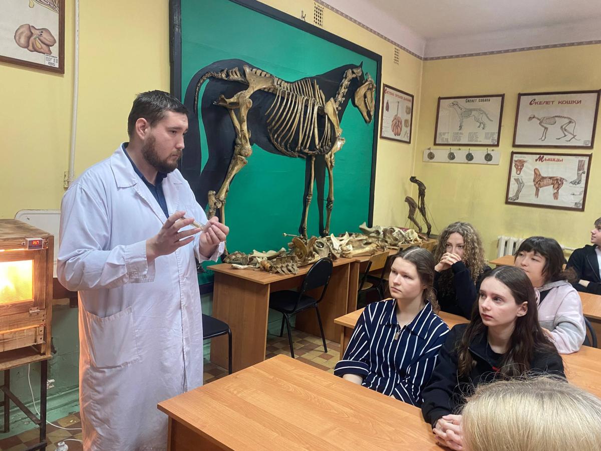 Саратовские школьники посетили Вавиловский университет с экскурсией Фото 12