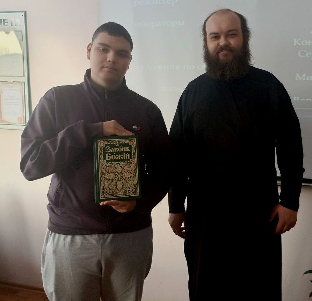 КЛИРИК СВЯТО-ВОСКРЕСЕНСКОГО СОБОРА Г. ПУГАЧЁВА ВСТРЕТИЛСЯ СО СТУДЕНТАМИ ПУГАЧЕВСКОГО ФИЛИАЛА