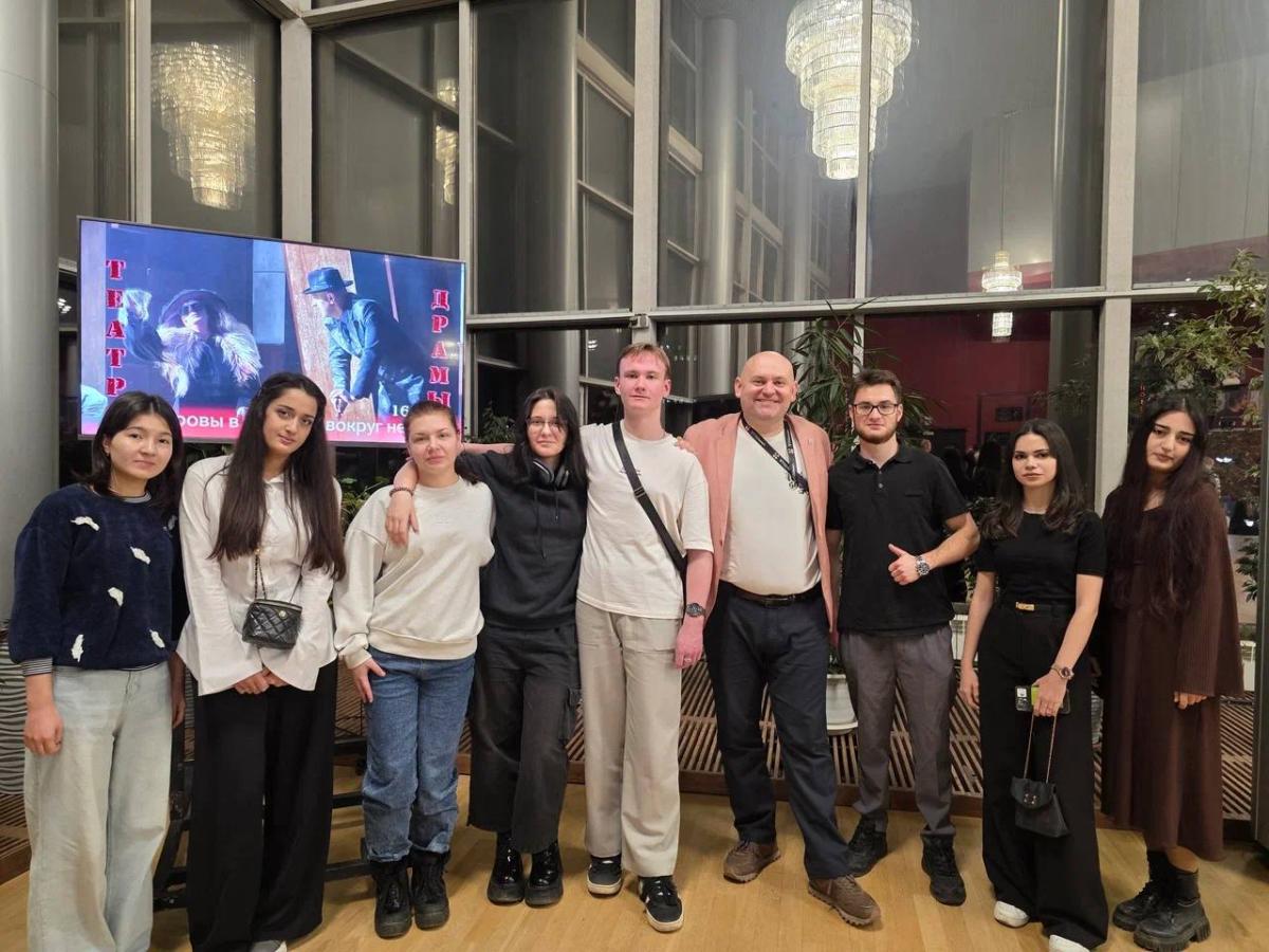 Классика вне времени: студенты колледжа в театре драмы им. И.А. Слонова Фото 2