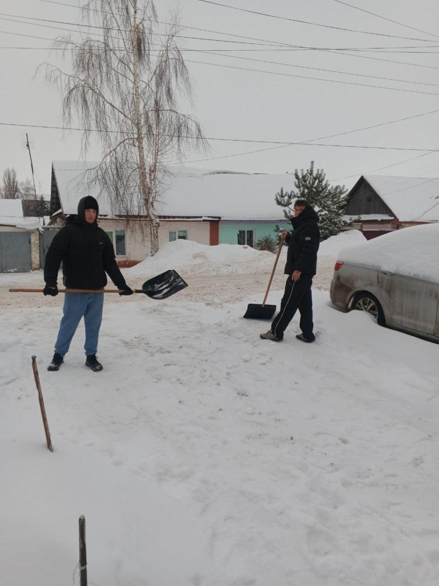 Помощь в расчистке снега для семей участников специальной военной операции. Фото 5