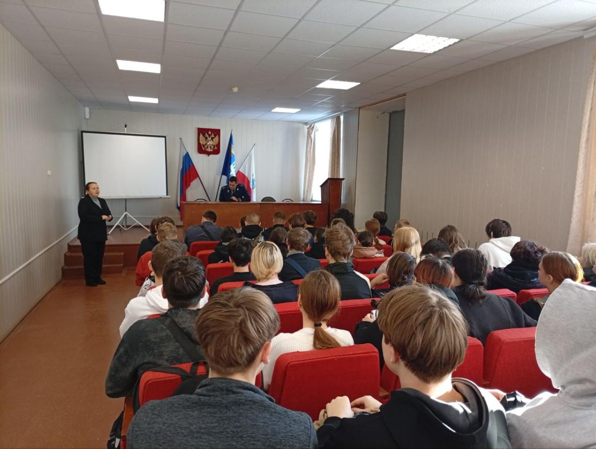 В Марксовском сельскохозяйственном техникуме прошёл Единый день профилактики правонарушений Фото 2
