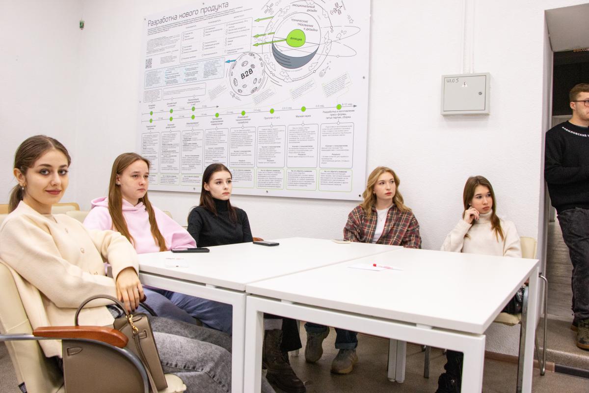 Профком студентов провел квиз‑игру «Лига знаний» для обучающихся ведущих вузов Саратова Фото 1