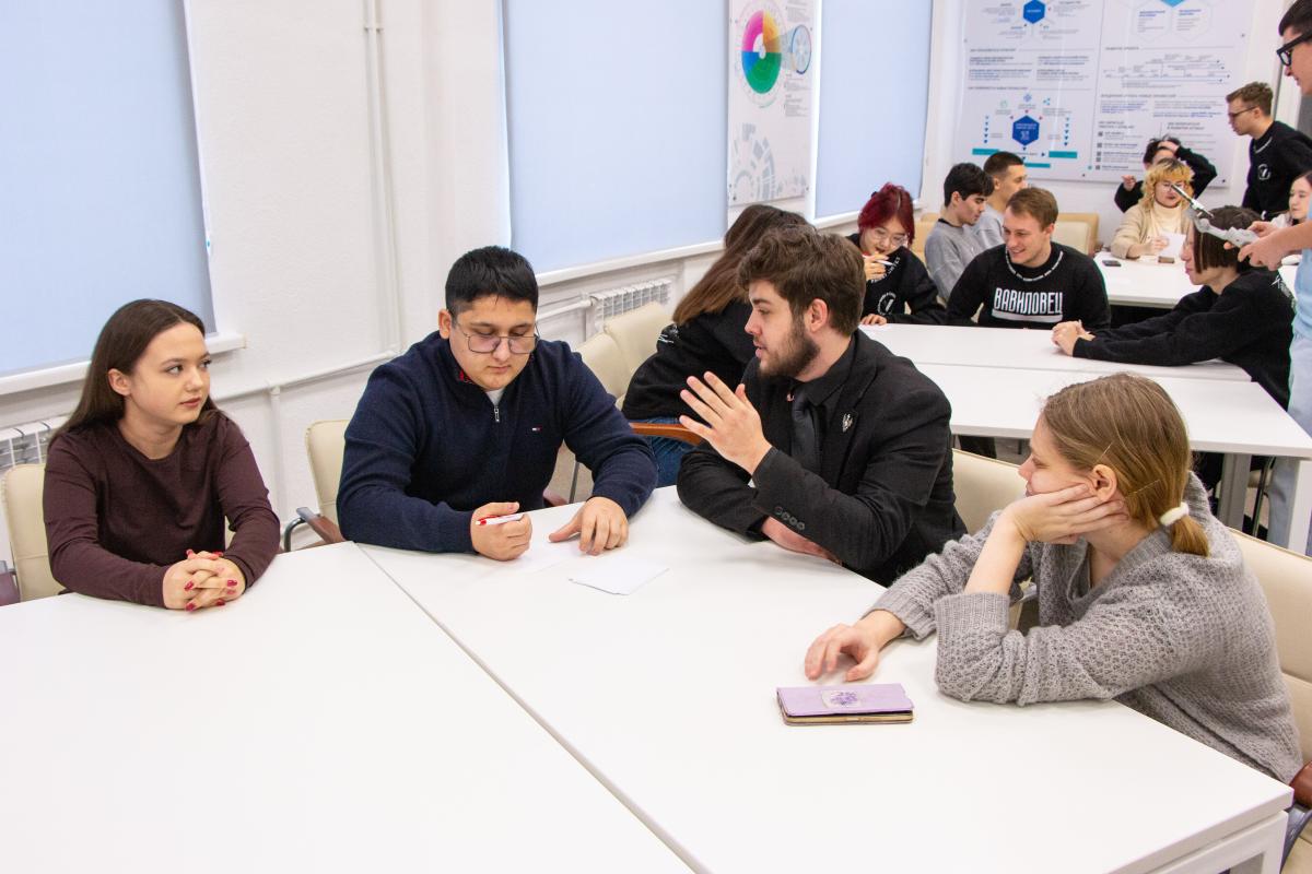 Профком студентов провел квиз‑игру «Лига знаний» для обучающихся ведущих вузов Саратова Фото 2