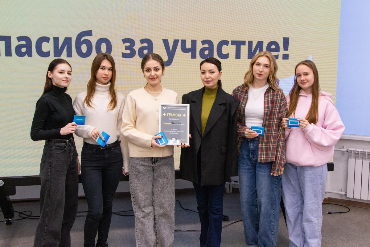 Профком студентов провел квиз‑игру «Лига знаний» для обучающихся ведущих вузов Саратова Фото 7