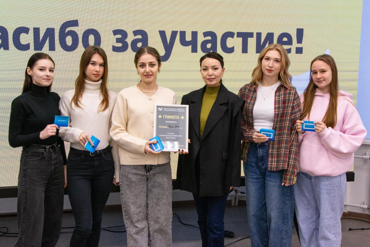 Профком студентов провел квиз‑игру «Лига знаний» для обучающихся ведущих вузов Саратова Фото 8