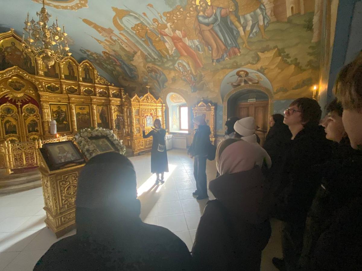 Студенты ФТК посетили Свято-Троицкий кафедральный собор с экскурсией Фото 5