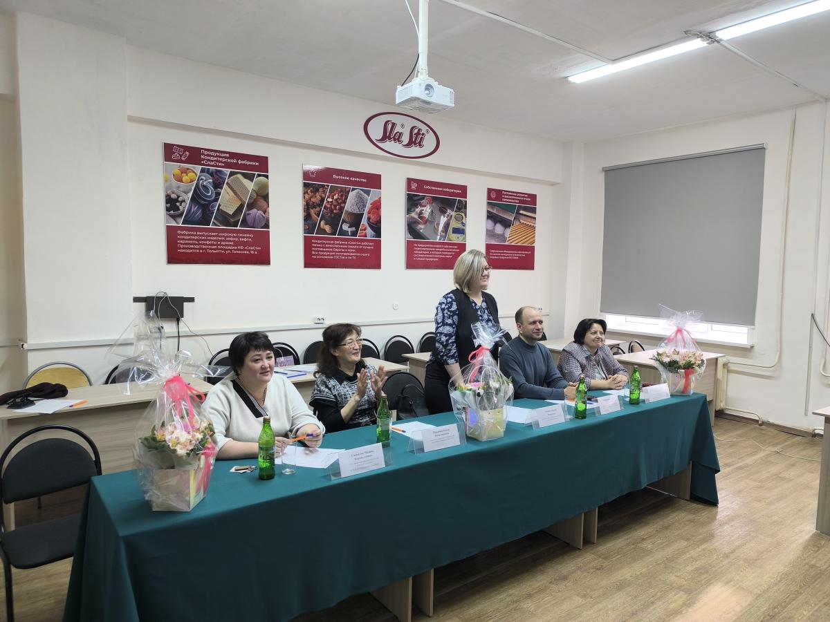 Защиты выпускных квалификационных работ магистров заочной формы обучения направления 19.04.02 Продукты питания из растительного сырья Фото 1