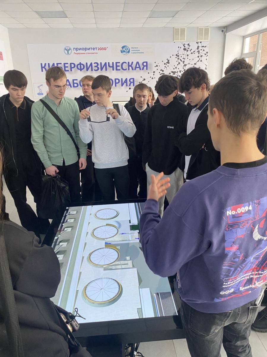 В рамках профориентационной работы организовали экскурсию для школьников МОУ Лицей №107 и МОУ СОШ № 11 Фото 2