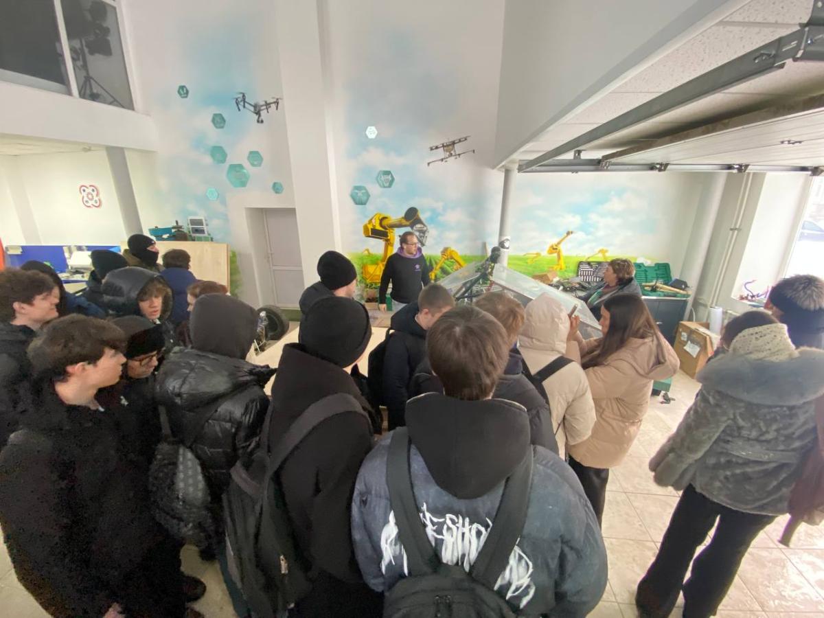 В рамках профориентационной работы организовали экскурсию для школьников МОУ Лицей №107 и МОУ СОШ № 11 Фото 4