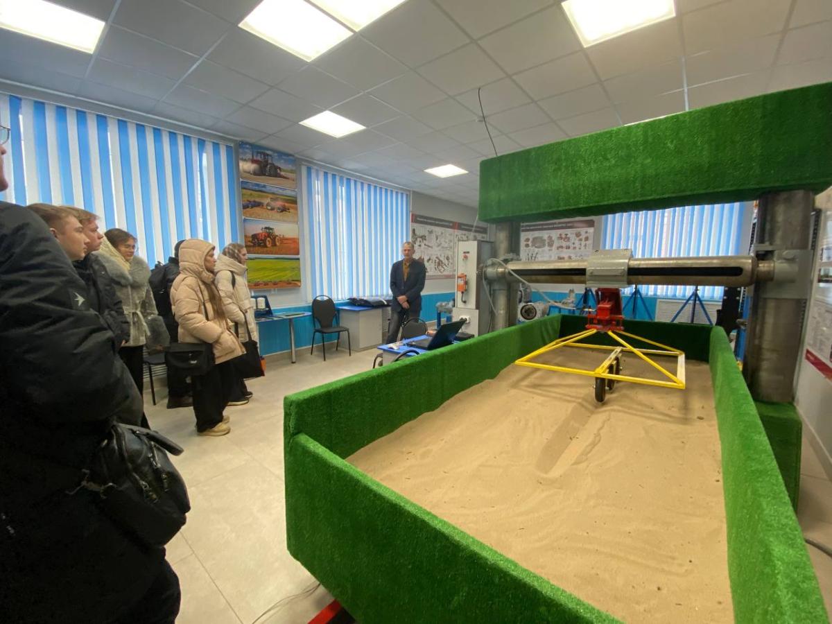 В рамках профориентационной работы организовали экскурсию для школьников МОУ Лицей №107 и МОУ СОШ № 11 Фото 5