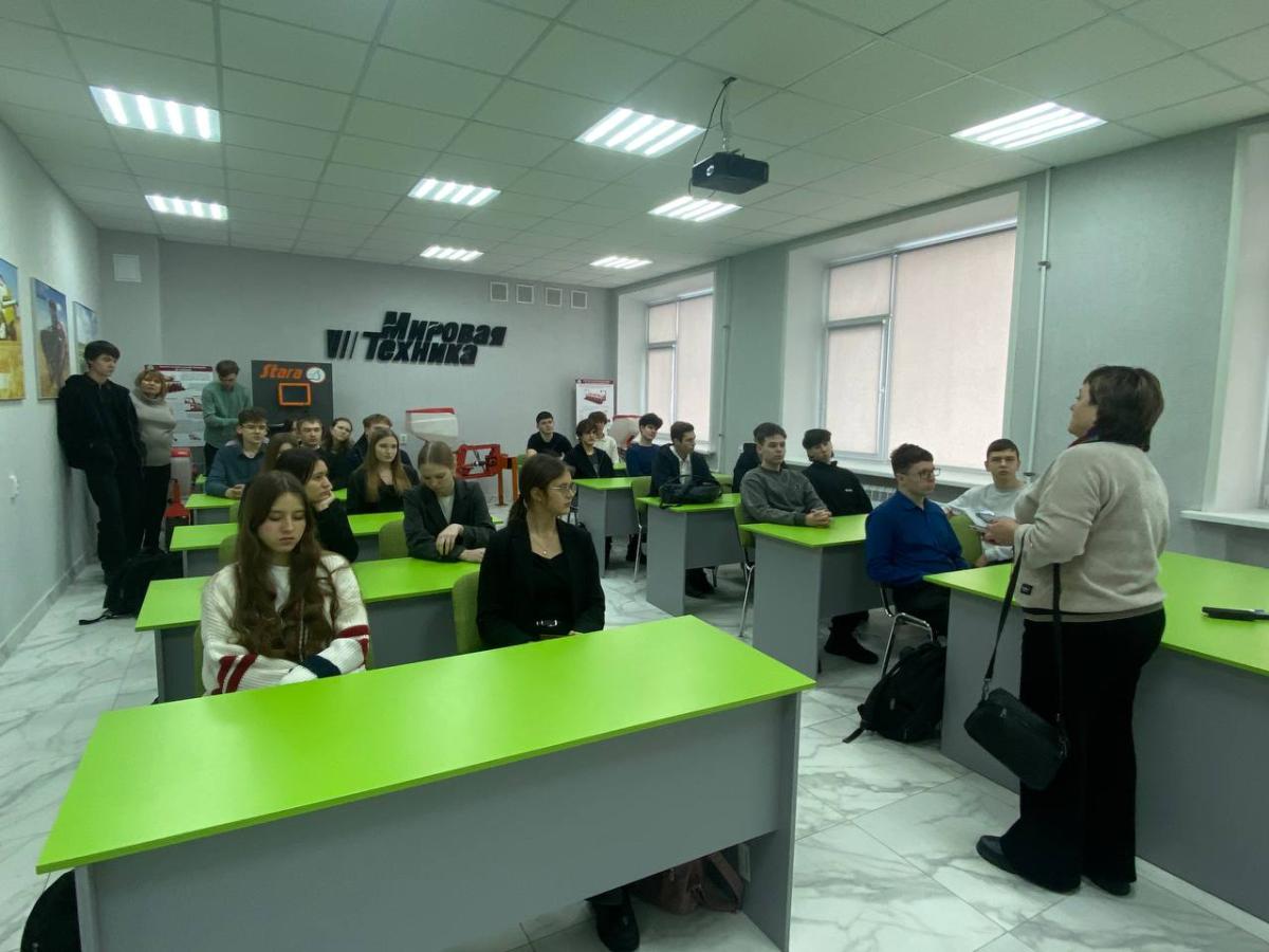 В рамках профориентационной работы организовали экскурсию для школьников МОУ Лицей №107 и МОУ СОШ № 11