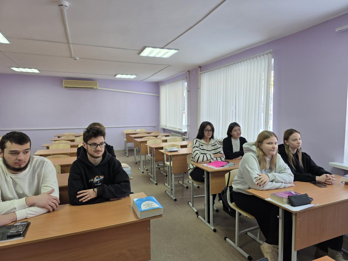 Безопасность в цифровом и реальном мире: в группе ЭБн-20301 прошел тематический кураторский час Фото 5