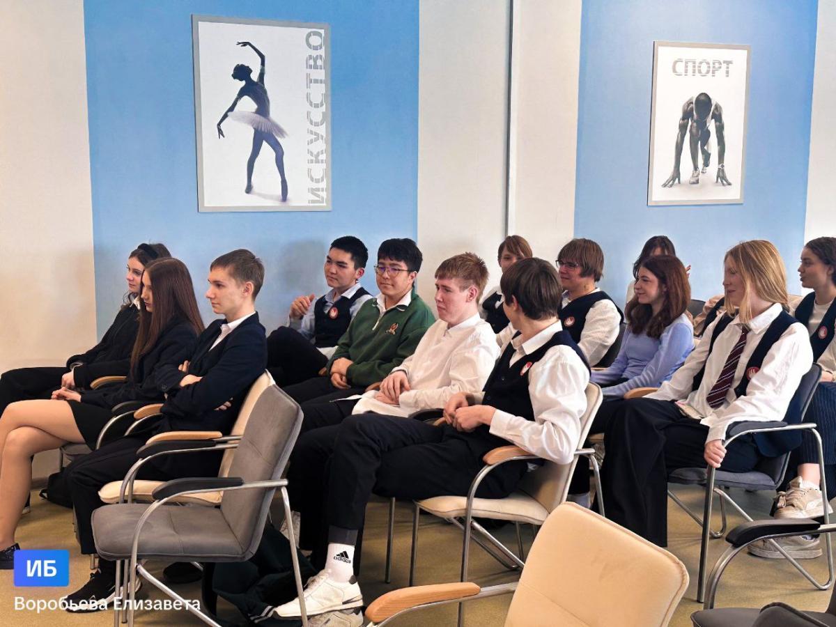 Представители студенческого совета института биотехнологии – организаторы интеллектуальной игры для будущих абитуриентов Фото 4